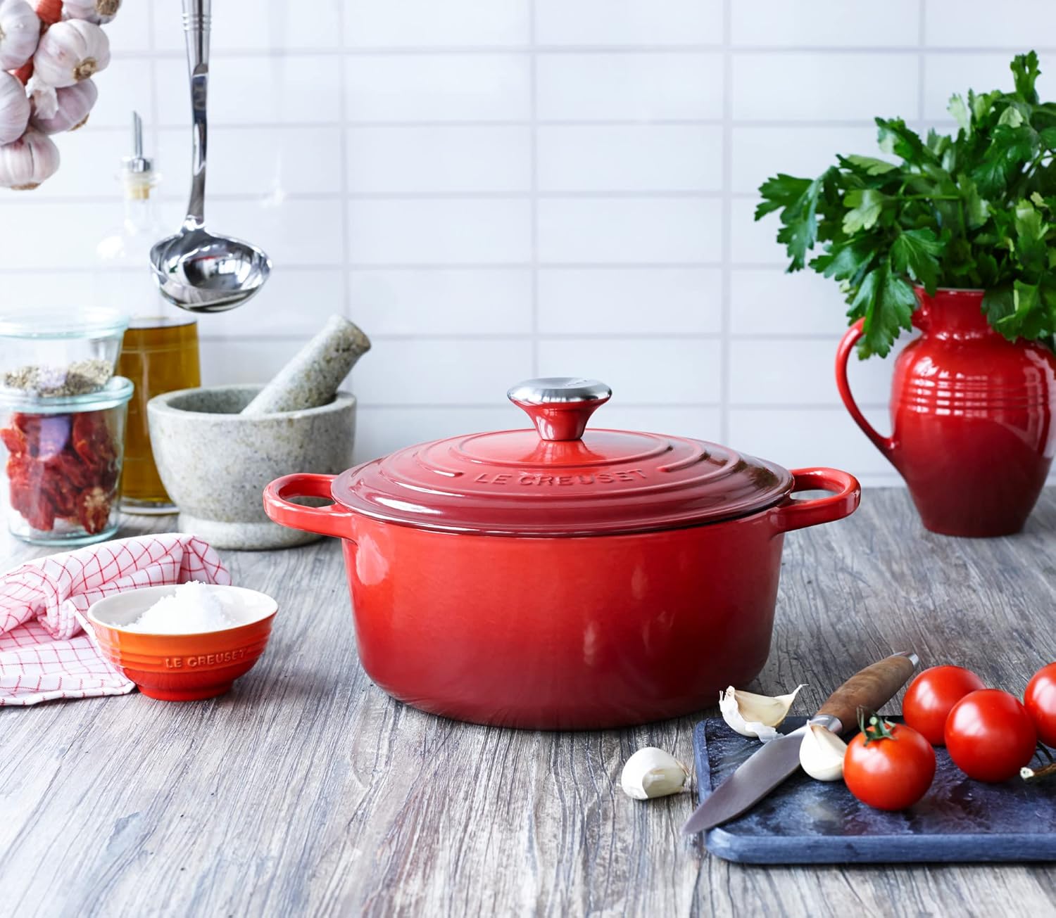 Lot de 2 Cocottes Le Creuset Signature en fonte émaillée avec couvercle, 30 cm, 8,4 L + Set d'écumoires Le Creuset offert